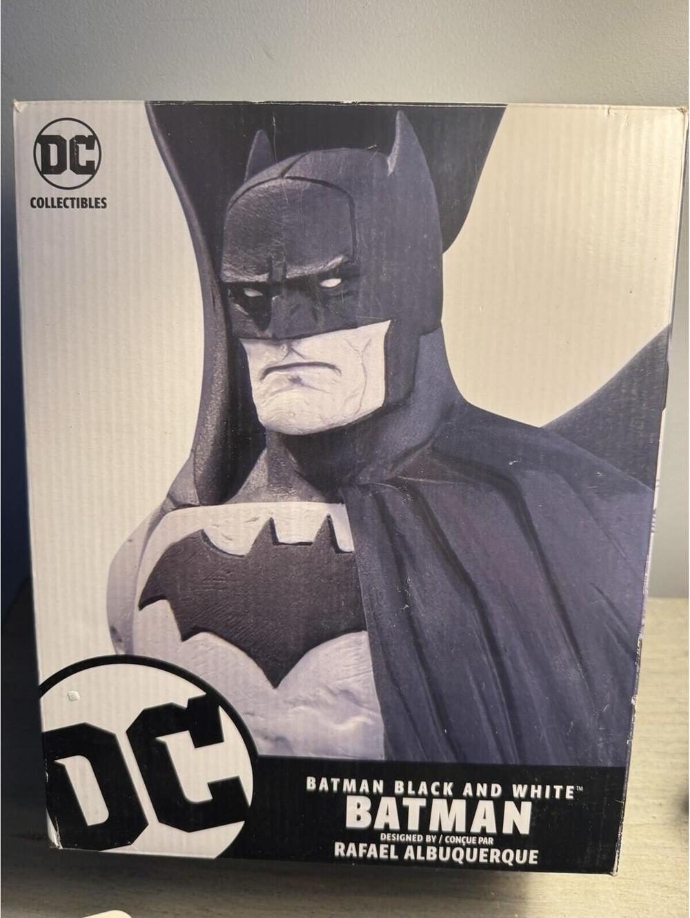 DC Collectibles Batman Black & White Statue Rafael Albuquerque Boxed